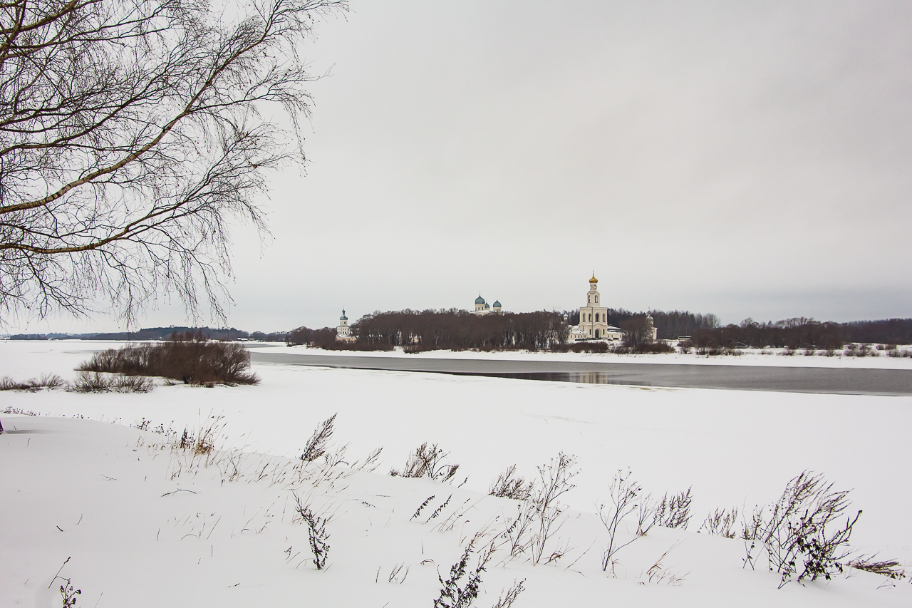 Юрьев Монастырь через Волхов, Новгород